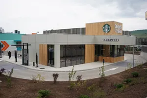 Starbucks deschide un Drive-Thru în Cluj, al doilea din România, o extindere a formatului pe piața locală