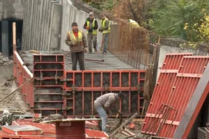 Criză de personal în construcții. Companiile recrutează direct din facultate și oferă salarii de la 1.000 de euro