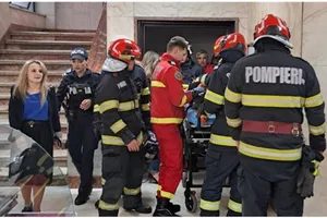 Lift căzut în gol la Ministerul Transporturilor. Șase persoane se aflau în cabină, trei au fost transportate la spital