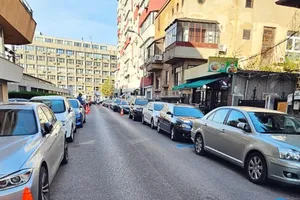 Șoferii de mașini hibride plătesc parcarea în București de la 1 mai. Gratuitatea rămâne doar pentru electrice