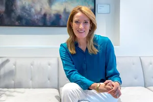 Roberta Metsola, chemată să sancționeze doi eurodeputați după votul pe migrație
