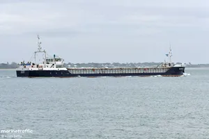 Un cargou turcesc, lovit de o dronă rusească în Marea Neagră, a luat foc