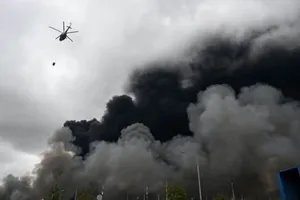 Moscoviții reclamă precipitații de tip „ploaie neagră” după un atac ucrainean masiv asupra unei rafinării din sud-estul capitalei
