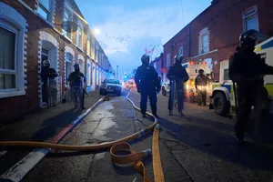 Belfast: violențe de stradă după un atac cu cuțitul; autoritățile au mobilizat forțe sporite de ordine