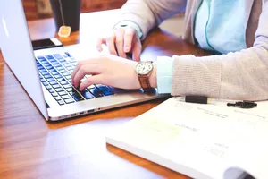 O studentă din Viena urmează simultan 14 programe universitare: „Vreau să devin cercetător interdisciplinar”