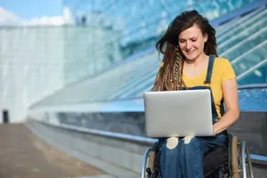 La un an de la aplicarea legislației europene privind accesibilitatea digitală, 9 din 10 companii analizate de Wawsome nu au site-uri accesibile