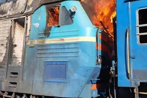 O dronă rusească a lovit un tren de pasageri în regiunea Zaporojie, un conductor a fost rănit