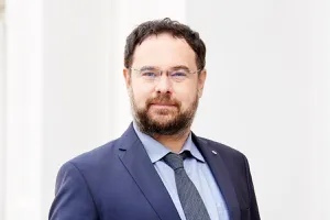 Adrian Codirlașu, CFA România: „Țara noastră nu va intra în zona euro mai devreme de 10 ani”