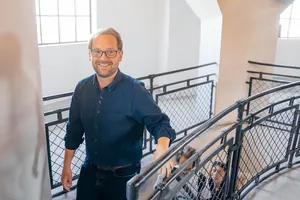 Prefectul de Timiș îl sancționează pe Dominic Fritz cu reducerea salariului cu 10%