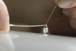 5 bijuterii de bază care rezistă oricărei schimbări de trend