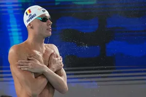 David Popovici, în semifinalele probei de 200 m liber. Românul, al patrulea timp al calificărilor