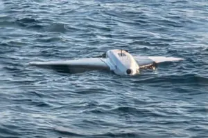 Alertă în Marea Neagră. O dronă încărcată cu explozibil, distrusă de F-16 românești lângă platforma Neptun Deep