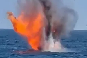 Două drone cu posibilă încărcătură explozivă, găsite în apropiere de Neptun Deep. Forțele Navale Române le-au detonat controlat
