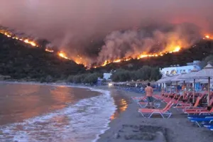 Incendiile din Grecia: MAE monitorizează situația. Nu sunt români confirmați printre persoanele afectate