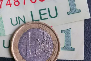 Leul se apreciază în fața principalelor valute. Euro coboară la 5,2405 lei, iar aurul se scumpește