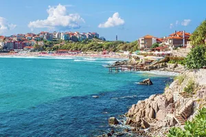 Schimbare importantă pe litoralul Bulgariei. Burgas instalează rampe electrice pentru accesul persoanelor cu mobilitate redusă la mare