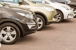 Piața auto încetinește în 2026. Cifra de afaceri din comerțul cu autovehicule și motociclete a scăzut în prima jumătate a anului