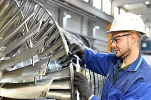 Producția ia avânt în România. Fabricile și investițiile industriale schimbă piața logistică