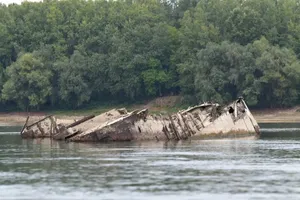 Seceta extremă scoate la suprafață nave naziste din Dunăre și pune în pericol sistemul energetic din regiune