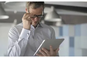BCG: Securitatea cibernetică devine o responsabilitate la nivel de CEO pe măsură ce atacurile facilitate de AI se intensifică