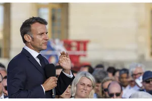 Emmanuel Macron a anunțat trimiterea de „mijloace militare” în Arabia Saudită
