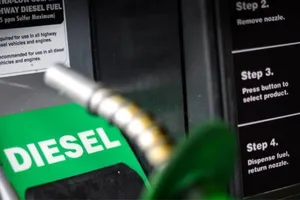 AEI: O eventuală interdicție a exporturilor americane de motorină ar putea scumpi litrul în România cu până la 1,20 lei