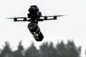 Dronele FPV au ajuns în școlile din Ucraina. Copiii învață să le piloteze, să le construiască și să le repare