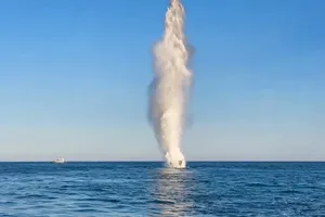 MApN: Fragment de dronă cu încărcătură explozivă, neutralizat la aproximativ 5 mile marine de brațul Sulina