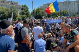 Oierii ies în stradă, în Piața Victoriei. Cer oprirea sacrificării animalelor și reluarea exporturilor