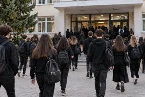 Protest în școli împotriva uniformei obligatorii. Elevii sunt chemați să poarte negru luni
