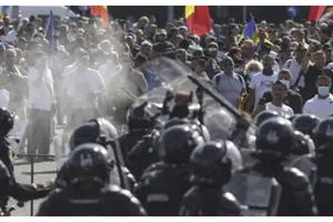Cinci manifestanți, propuși pentru arestare după violențele din Piața Victoriei