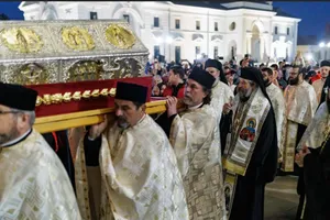 Pelerinajul de Sfânta Parascheva a început joi la Iași. Moaștele Sfântului Paisie de la Sihăstria vor fi aduse alături de cele ale sfintei