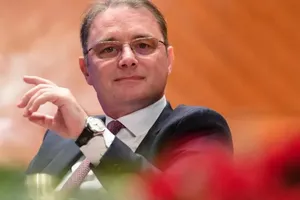 Programul de guvernare 2026–2028: pensiile ar urma să fie indexate din 2027, CASS eliminată pentru mamele cu copii mici, iar impozitul minim pe cifra de afaceri desființat