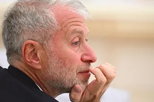 Roman Abramovici, acuzat că s-a folosit Deloitte pentru a ascunde active de 672 de milioane de dolari și a evita plata impozitelor