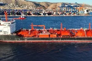 Alertă în Marea Neagră, lângă Sulina: Opt marinari dați dispăruți după izbucnirea unui incendiu la bordul unui petrolier