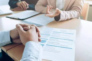 4 din 10 angajați români de peste 55 de ani vor să lucreze și după pensionare. Ce îi determină să rămână în câmpul muncii