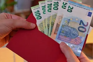 Leul se prăbușește în fața euro. Moneda europeană atinge un nou maxim istoric