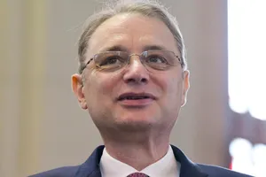 Luca Niculescu propune un acord politic pe șase luni pentru reformele urgente. Programul de guvernare și lista miniștrilor, depuse joi