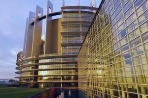Parlamentul European aprobă noi reguli pentru drepturile pasagerilor. Ce se schimbă la rambursarea biletelor