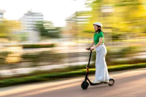Trotinetele electrice, limitate la 15 km/h pe bulevardele din Sectorul 6. În ce parcuri este interzisă circulația