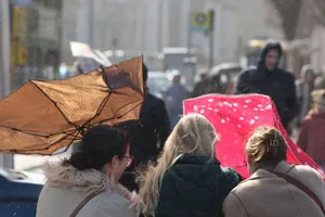 Vremea se schimbă de duminică în România. Ploi și furtuni în mai multe regiuni, dar temperaturi de până la 29 de grade în București