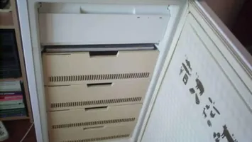 Bărbat acuzat că și-a ținut tatăl mort în congelator timp de doi ani ca să-i încaseze pensia. Detalii șocante ies la iveală din anchetă