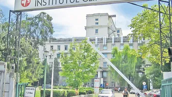Transplant hepatic de la donator viu cu fragment recoltat robotic. O premieră la Institutul Fundeni