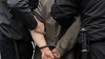 Părinţi arestaţi după ce au bătut o învăţătoare pe motiv că le-a certat fiul, în timpul unei excursii. Doi copii au fost, de asemenea, agresați