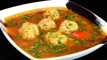 Ce să faci ca să nu ți se fărâme perișoarele în ciorbă. Secretul pe care îl au multe bucătărese