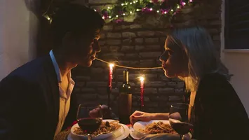 Horoscop 16 noiembrie 2025. O zodie are divergențe cu persoana iubită, dar totul se termină bine la o cină romantică