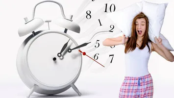 Când se dă ora în martie 2025. Data la care trecem la ora de vară și dormim mai puțin