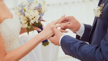 EXCLUSIV Valul de scumpiri lovește și nunțile. Cât costă meniul în 2026, o rochie de mireasă din dantelă are un preț uriaș: „S-a scumpit motorina. Automat se umblă la calitate”