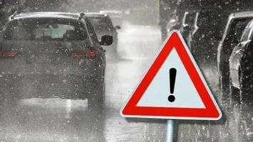 Cod galben de furtuni electrice în Capitală. ANM anunţă că va ploua în reprize tot weekendul, scad temperaturile în Bucureşti