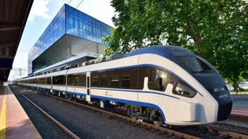 România cumpără trenuri electrice de peste un miliard de euro. Când este termenul de livrare şi pe ce trasee vor circula noile garnituri
